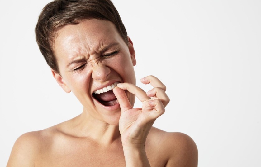 Врач Захарова объяснил, почему возникает чувствительность зубов и как её предотвратить