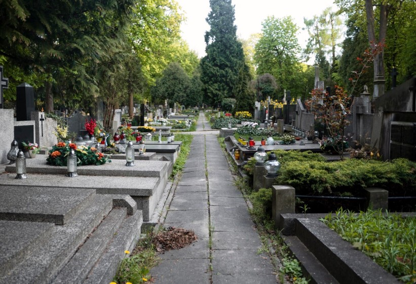 Тело женщины найдено на могиле Виктора Цоя на Богословском кладбище