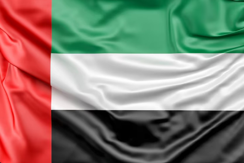 Ракетные удары и пожары в Дубае привели к закрытию аэропортов