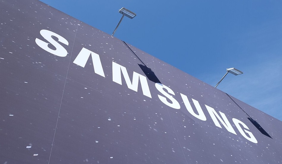 Раскрыты дизайн и характеристики нового смартфона Samsung